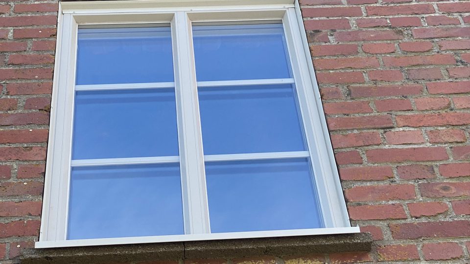  Aluminiumklädda träfönster